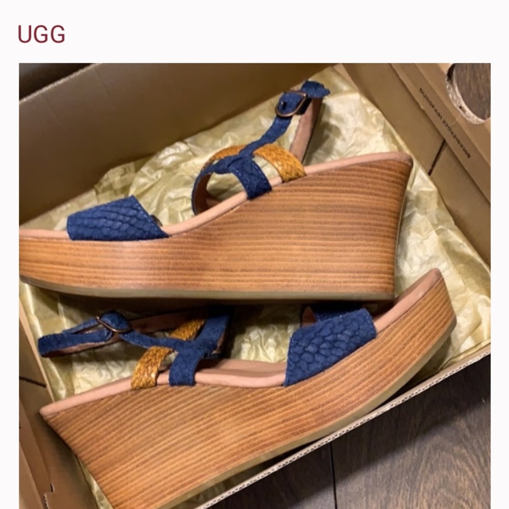 2 UGG rare sandals size 37 0r US size 7